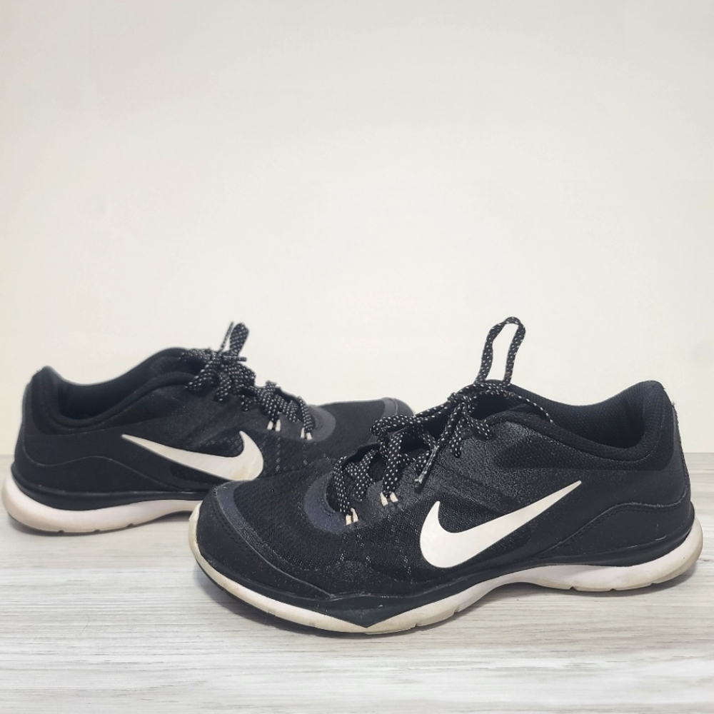 Nike Training Flex TR 5 Black / White Sneakers Running Shoes Women's Size 7